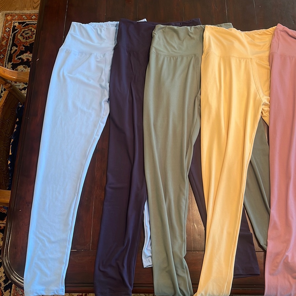 5 Pairs of leggings. Same brand. All just different of colors